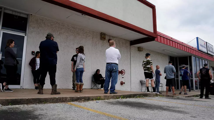 Tiểu bang Mỹ thưởng 1.500 USD cho người dân quay lại làm việc hậu COVID-19 - 1