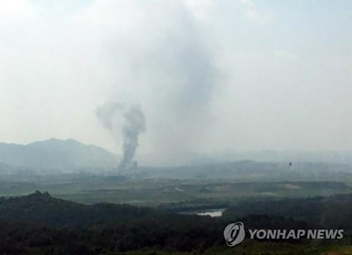 Yonhap: Triều Tiên cho nổ tung văn phòng liên lạc chung với Hàn Quốc - 2