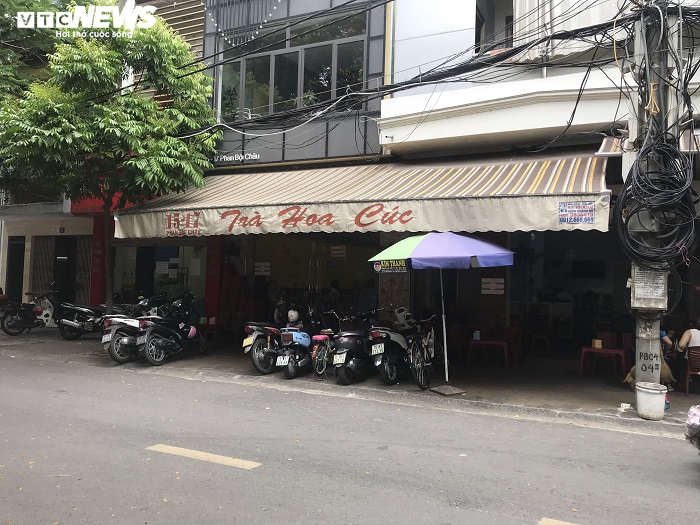 Nhân chứng kể phút khách uống trà bị kẻ ngồi trên ô tô chĩa súng nhắm bắn - 2