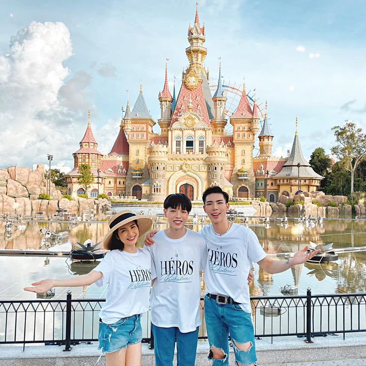 Gia đình Hoa dâm bụt rủ nhau phá đảo công viên chủ đề lớn nhất Việt Nam - 2