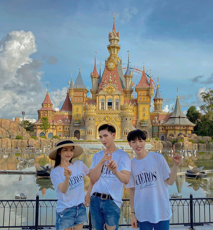 Gia đình Hoa dâm bụt rủ nhau phá đảo công viên chủ đề lớn nhất Việt Nam - 3