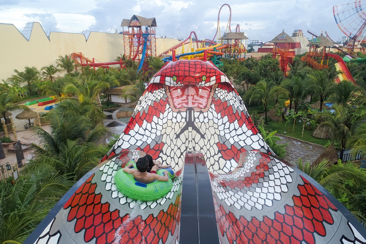 Gia đình Hoa dâm bụt rủ nhau phá đảo công viên chủ đề lớn nhất Việt Nam - 9