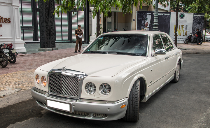 Dàn siêu xe gây choáng ngợp của 'Vua cà phê' Đặng Lê Nguyên Vũ - 10