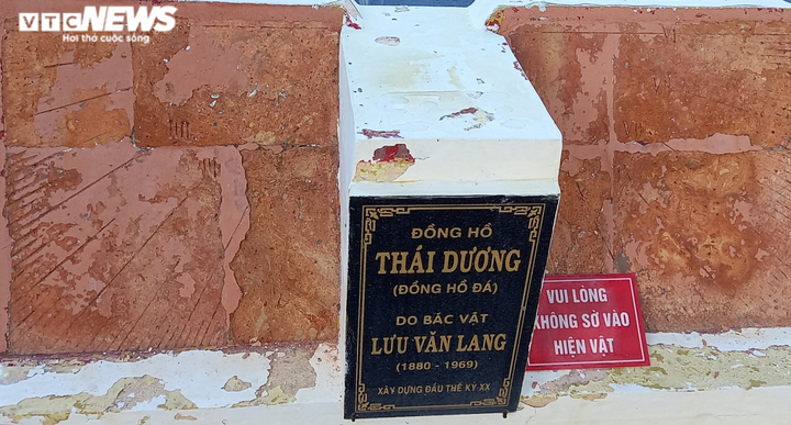 Chiêm ngưỡng đồng hồ đá trăm tuổi độc nhất Việt Nam - 3