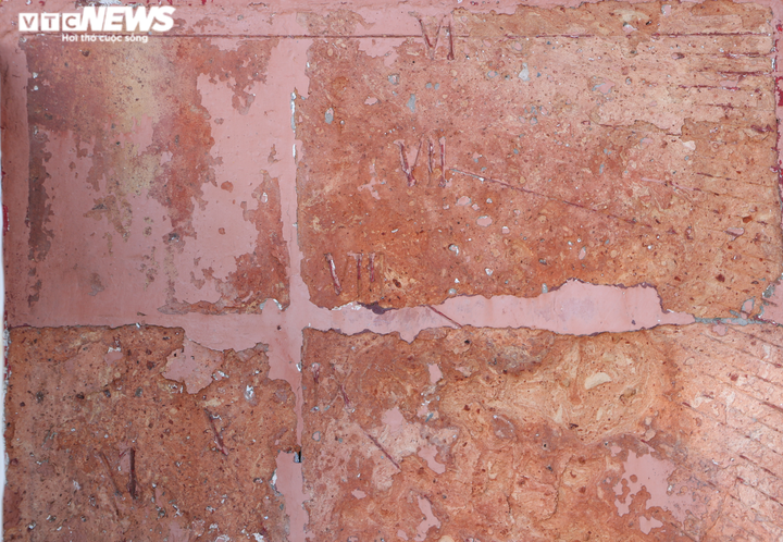 Chiêm ngưỡng đồng hồ đá trăm tuổi độc nhất Việt Nam - 2