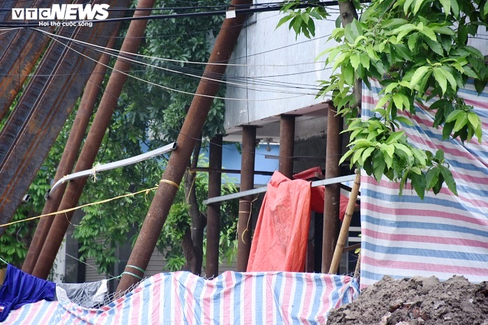 'Nắn' thẳng ngôi nhà 5 tầng nghiêng như sắp đổ ở Hải Phòng - 3