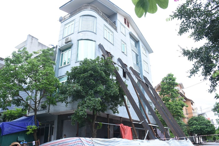 'Nắn' thẳng ngôi nhà 5 tầng nghiêng như sắp đổ ở Hải Phòng - 5