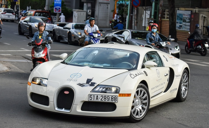 Dàn siêu xe gây choáng ngợp của 'Vua cà phê' Đặng Lê Nguyên Vũ - 13