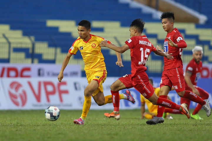 Đứng cuối bảng, Thanh Hóa 'chơi trội' bán vé VIP đắt nhất V-League - 1