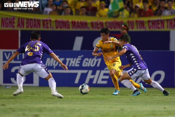 Hà Nội FC thua đau SLNA trong ngày sinh nhật, mất kỷ lục bất bại trên sân nhà - 1