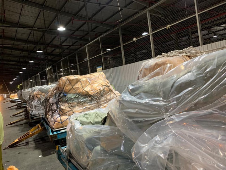 Niêm phong, tạm giữ 168 kiện hàng tại sân bay Tân Sơn Nhất - 1