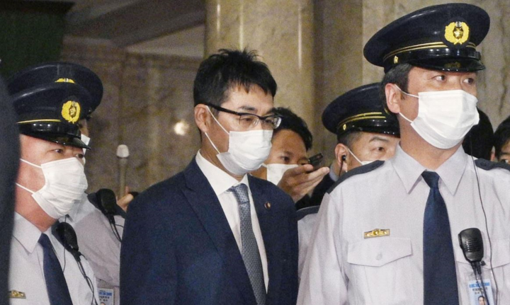 Nghi gian lận phiếu bầu, cựu Bộ trưởng Tư pháp Nhật bị bắt - 1