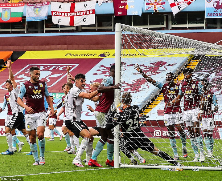 Ngoại Hạng Anh trở lại: Công nghệ mắc lỗi chưa từng có, không thấy bóng vào gôn - 1