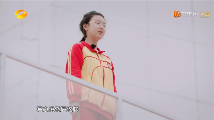 Cha xin lỗi con gái khi tức giận xé 56 cuốn truyện, ép con học toán - 1