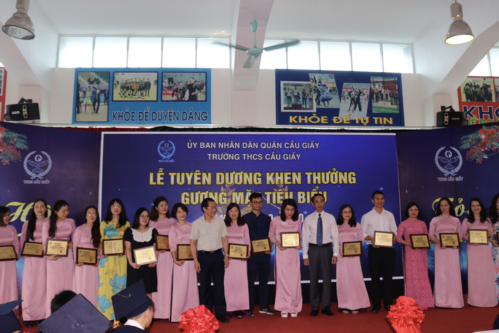 146 học sinh được vinh danh gương mặt tiêu biểu trường THCS Cầu Giấy - 1