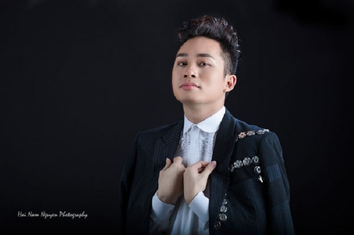 Ca sỹ Tùng Dương trình diễn trong chương trình 'Tự hào Việt Nam' - 1