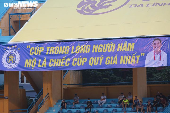 Sinh nhật buồn tẻ của Hà Nội FC: Bầu Hiển kém vui, khán giả lục tục bỏ về - 8