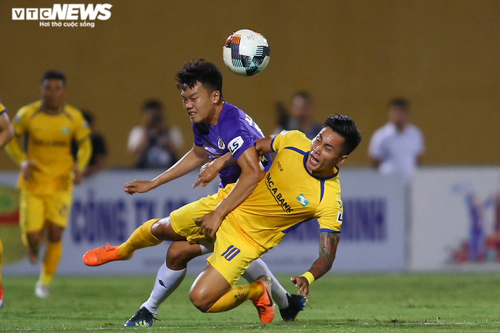 Phan Văn Đức và đồng đội chơi lăn xả, phá hỏng tiệc sinh nhật của Hà Nội FC - 6