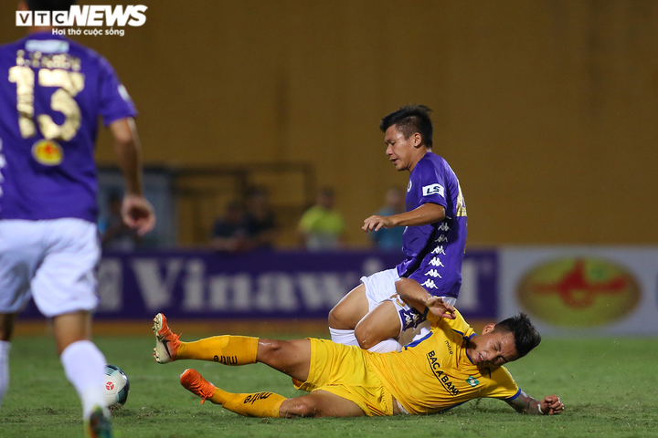 Phan Văn Đức và đồng đội chơi lăn xả, phá hỏng tiệc sinh nhật của Hà Nội FC - 5