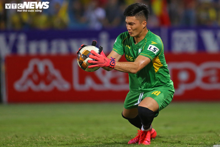 Phan Văn Đức và đồng đội chơi lăn xả, phá hỏng tiệc sinh nhật của Hà Nội FC - 10