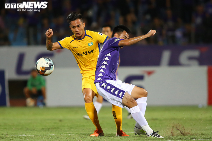 Phan Văn Đức và đồng đội chơi lăn xả, phá hỏng tiệc sinh nhật của Hà Nội FC - 14