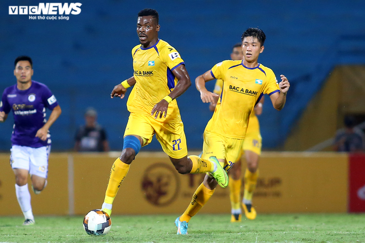 Phan Văn Đức và đồng đội chơi lăn xả, phá hỏng tiệc sinh nhật của Hà Nội FC - 12