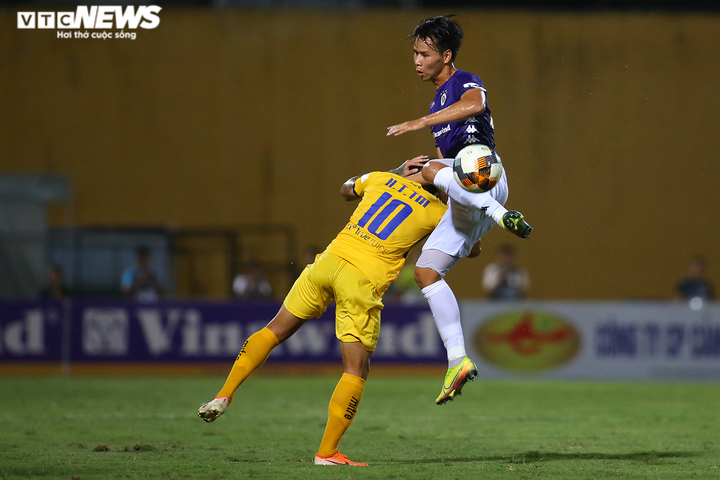 Phan Văn Đức và đồng đội chơi lăn xả, phá hỏng tiệc sinh nhật của Hà Nội FC - 3