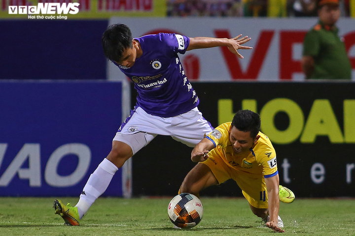 Phan Văn Đức và đồng đội chơi lăn xả, phá hỏng tiệc sinh nhật của Hà Nội FC - 8