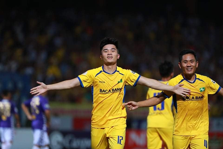 Phan Văn Đức và đồng đội chơi lăn xả, phá hỏng tiệc sinh nhật của Hà Nội FC - 15