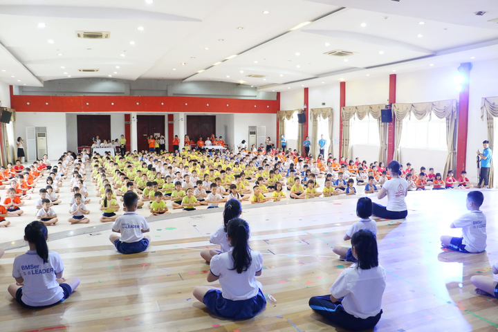 Hàng nghìn học sinh Thủ đô đồng diễn hưởng ứng ngày Quốc tế Yoga - 7