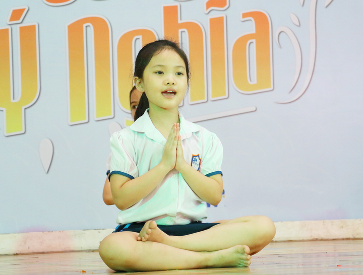 Hàng nghìn học sinh Thủ đô đồng diễn hưởng ứng ngày Quốc tế Yoga - 6