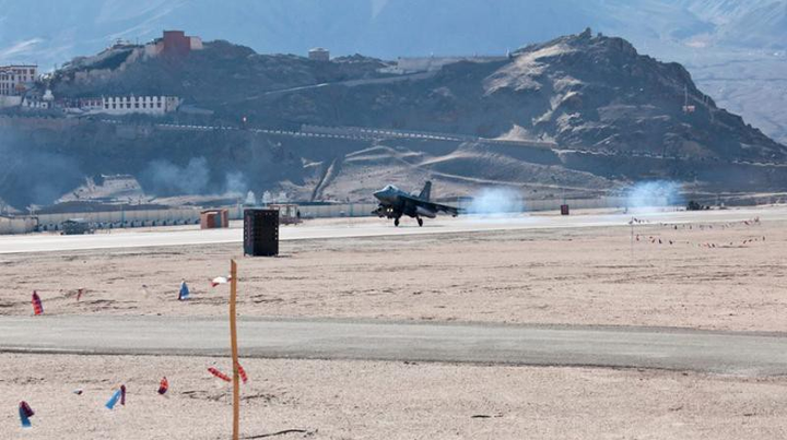 Xung đột với Trung Quốc, Ấn Độ điều loạt tiêm kích áp sát biên giới - 1