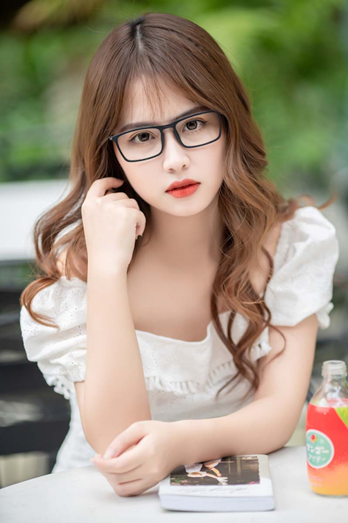 Vẻ đẹp trong veo như búp bê của nữ sinh trường Báo - 2