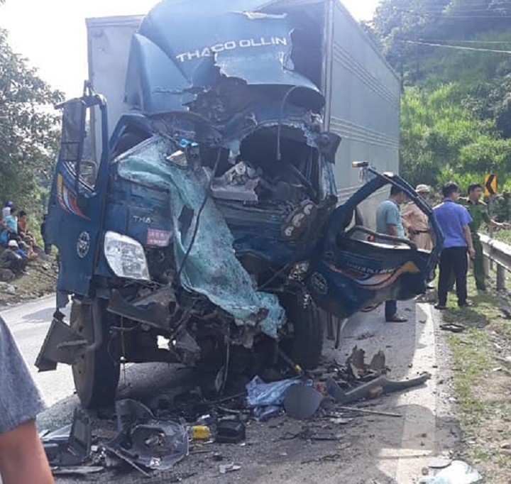 Hai vụ tai nạn liên tiếp trong 10 phút ở đèo Thung Khe, 5 người bị thương - 3