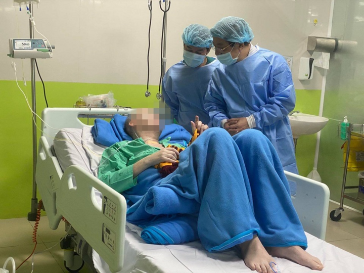 Phi công người Anh có thể chuyển từ khoa cấp cứu sang phục hồi chức năng - 1