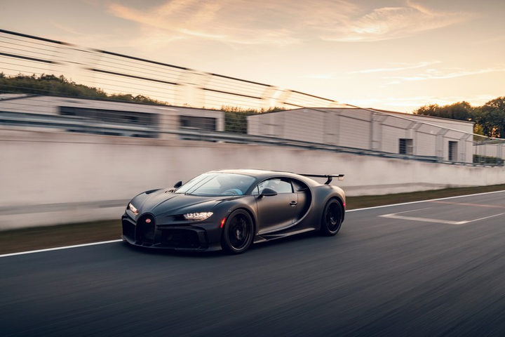 Bugatti Chiron Pur Sport được nâng cấp thế nào? - 1