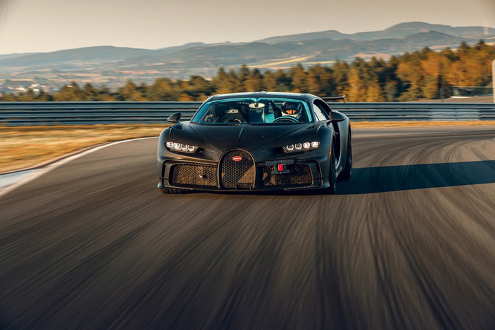 Bugatti Chiron Pur Sport được nâng cấp thế nào? - 5