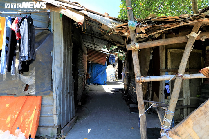 Không chịu nổi nắng khủng khiếp 50 độ C, dân nghèo Hà Nội bỏ nhà đi trốn nóng - 5