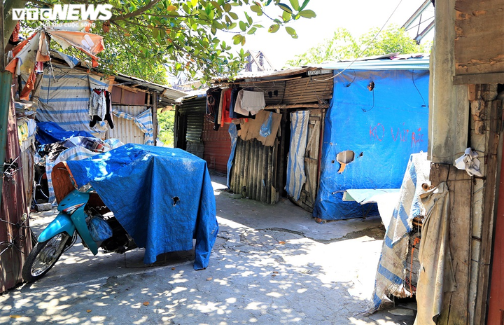 Không chịu nổi nắng khủng khiếp 50 độ C, dân nghèo Hà Nội bỏ nhà đi trốn nóng - 4