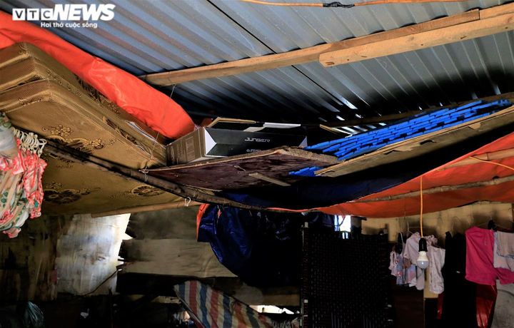 Không chịu nổi nắng khủng khiếp 50 độ C, dân nghèo Hà Nội bỏ nhà đi trốn nóng - 7