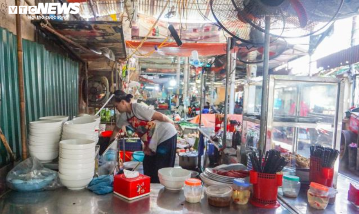 Hà Nội nắng nóng đỉnh điểm, chợ ế ẩm, tiểu thương quay cuồng mưu sinh - 6
