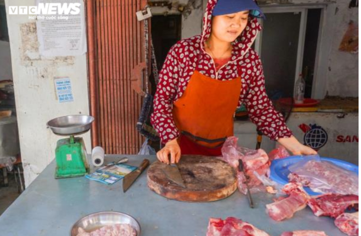 Hà Nội nắng nóng đỉnh điểm, chợ ế ẩm, tiểu thương quay cuồng mưu sinh - 7