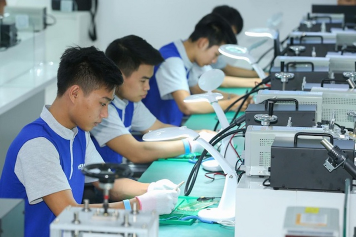 So sánh học phí và điểm chuẩn khối ngành Công nghệ thông tin - 1