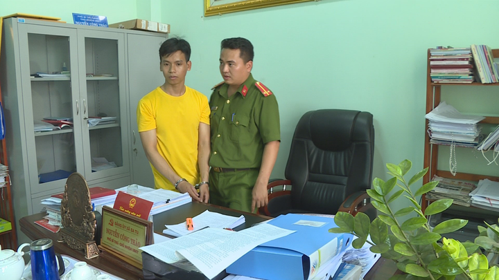 Vừa ra tù, nam thanh niên lại đột nhập ủy ban xã trộm máy tính - 1