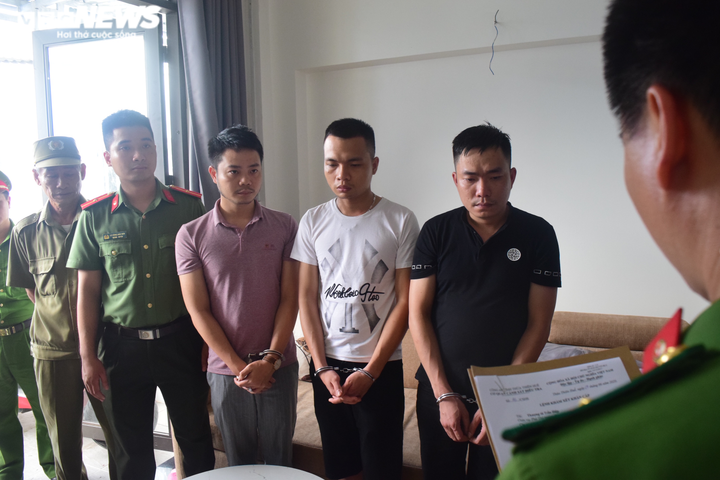 Đường dây lừa trăm tỷ qua mạng do nam cử nhân cầm đầu hoạt động tinh vi cỡ nào? - 2