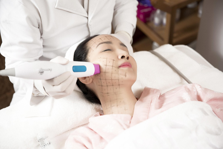 Giáng My lần đầu livestream lộ mặt mộc, đọ sắc với bạn gái Chi Bảo kém 20 tuổi - 4