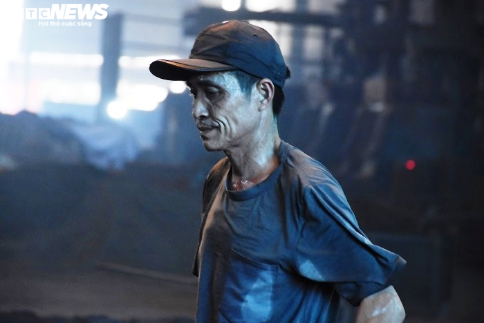 Nhọc nhằn nghề đúc gang bên lò lửa gần 2.000 độ C giữa ngày nắng nóng đỉnh điểm - 13