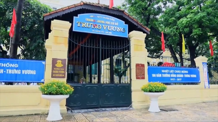 Công an Hà Nội điều tra người phụ nữ mặc áo xe ôm công nghệ dụ dỗ nam sinh lớp 6 - 1