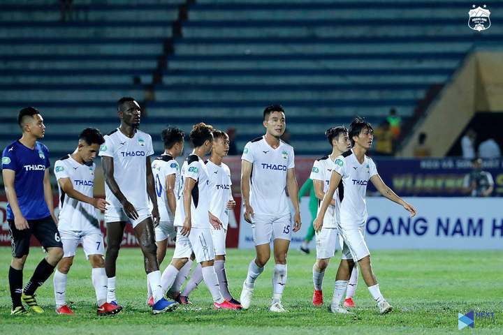 Vòng 6 V-League: HAGL thua đậm, Công Phượng cùng CLB TP.HCM lên đầu bảng - 3