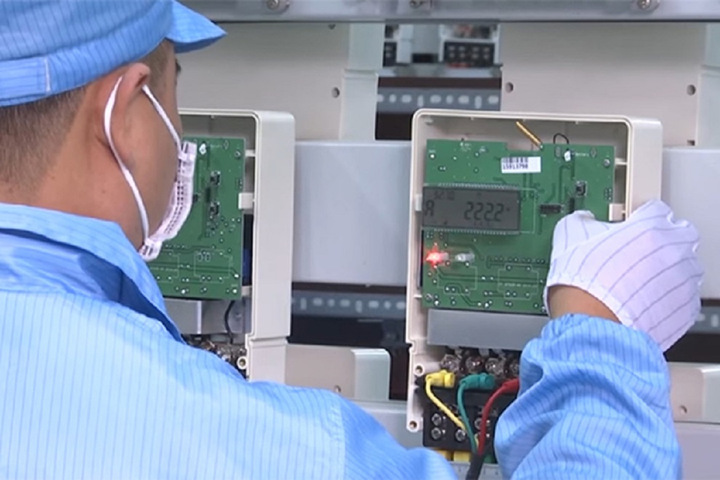 Công tơ điện tử càng thông minh, người dân càng bớt than về giá điện - 3